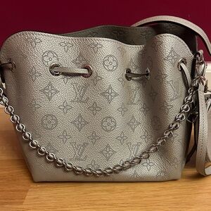 Louis Vuitton Bella Bucket Bag Mahina Leather Grey/Silver